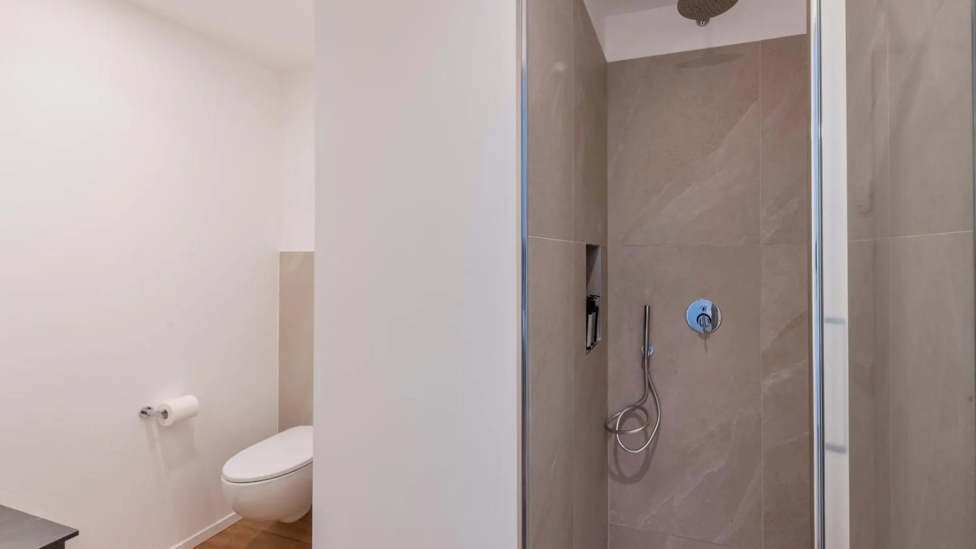 Bnbutler - Inbrera Suites - Giulianova, 1 Milan 0*,  Italy