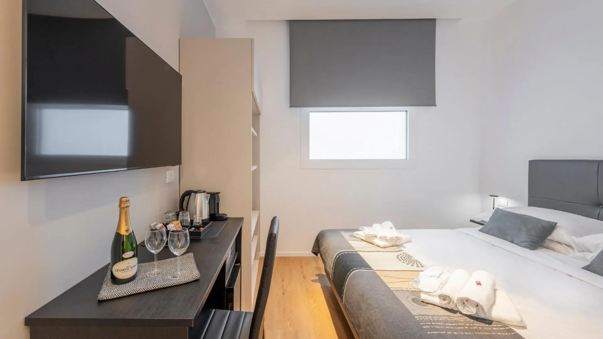Bnbutler - Inbrera Suites - Giulianova, 1 Milan 0*,  Italy