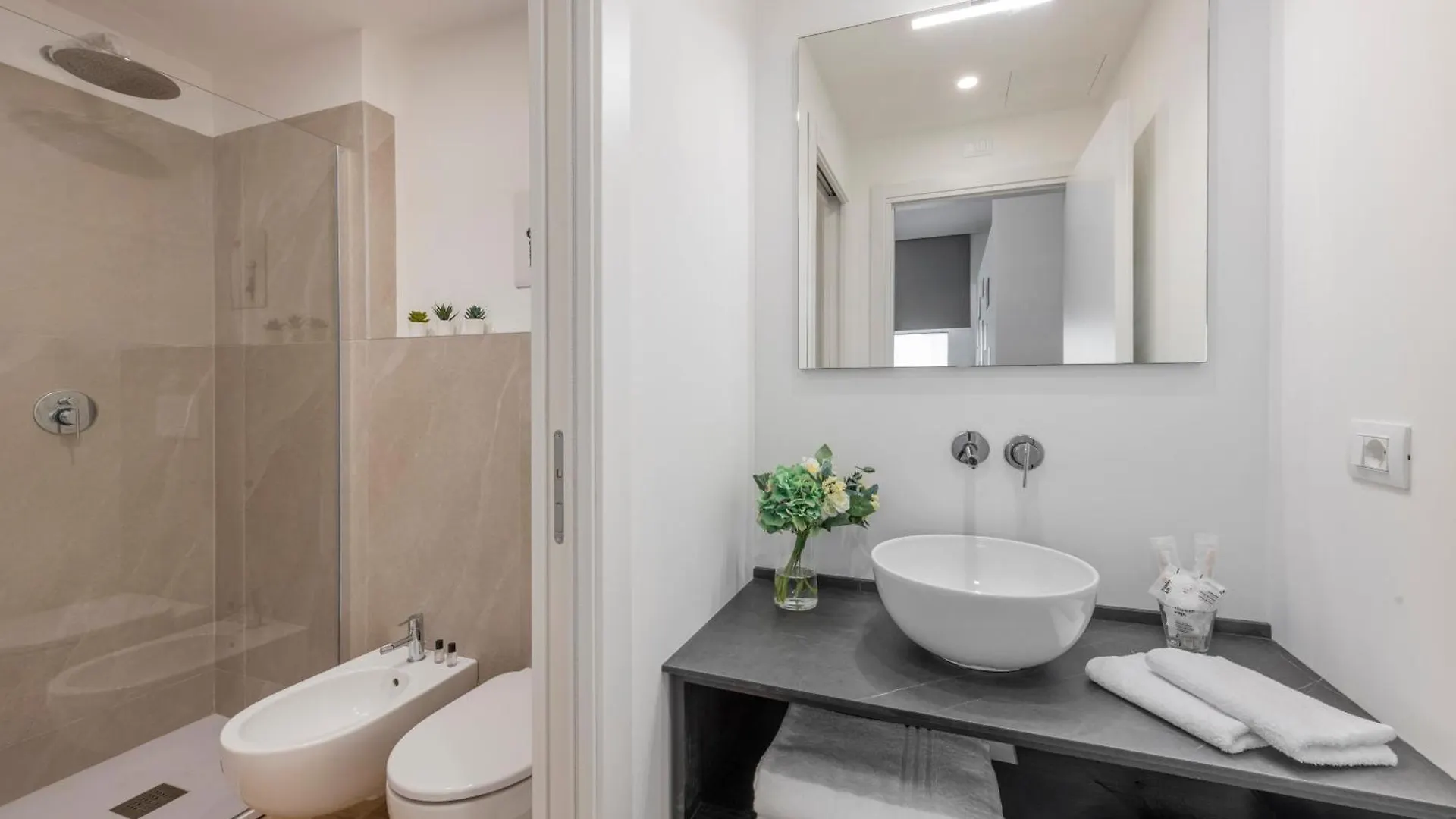 Guest house Bnbutler - Inbrera Suites - Giulianova, 1 Milan